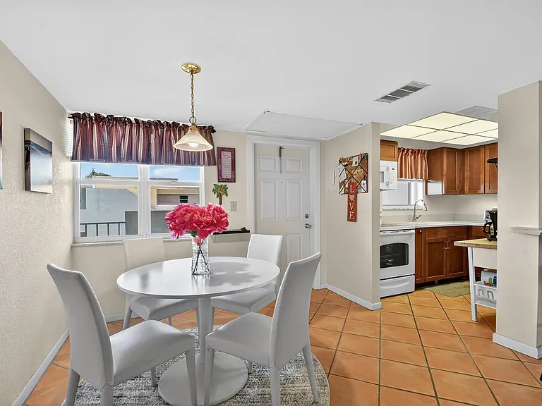 1810 New Palm Way #415 — Photo 5