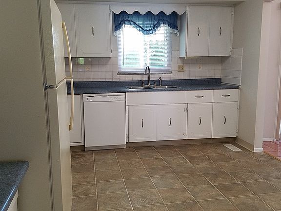 5th image of 25173 Mitchell Dr