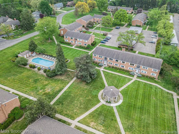 801 W Long Lake Rd APT E3, Bloomfield Hills, MI 48302