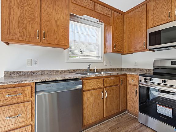 5th image of 104 Bataleur Ct