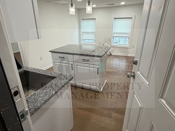 3rd image of 168 Portsea St Unit 2