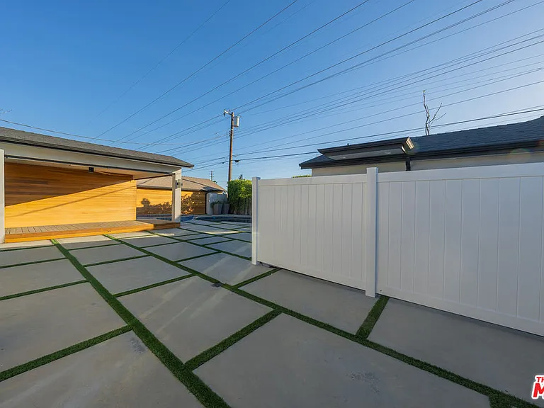 7719 Rhodes Ave — Photo 14