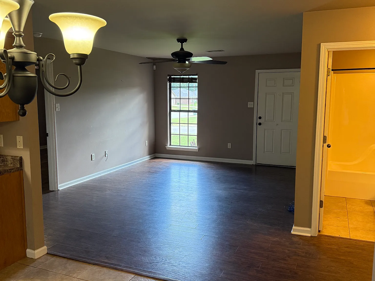 3 bed, 1205 sqft, $1,650 — Photo 3