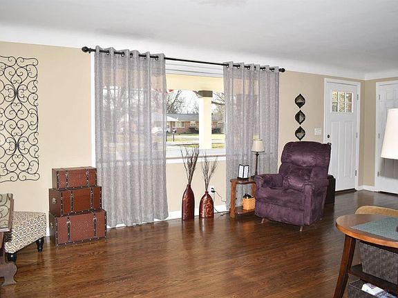 4th image of 1202 Linda Ln
