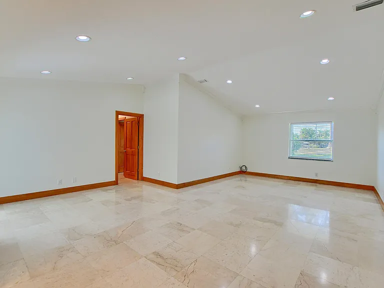 2334 NW Timbercreek Cir — Photo 12