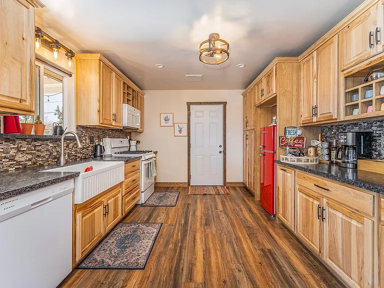 7983 Palm Ave — Photo 3
