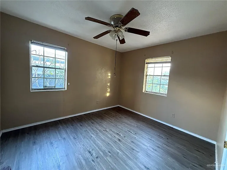 3008 Katrina Ave — Photo 6