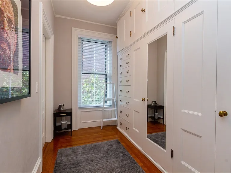 27 Hereford St — Photo 23