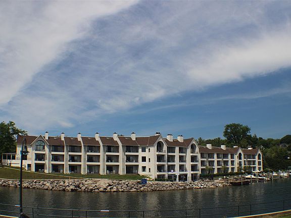 100 Michigan Ave Charlevoix Mi 49720 Mls 465180 Zillow