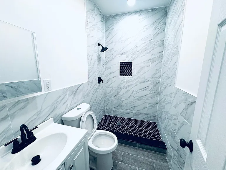 84 Waverly St #1 — Photo 5