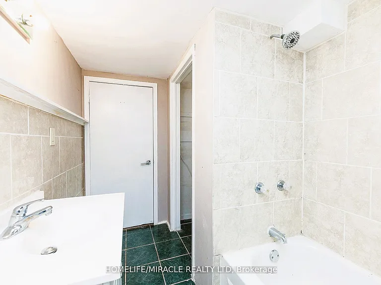 1251 Warden Ave #BASEMENT — Photo 13