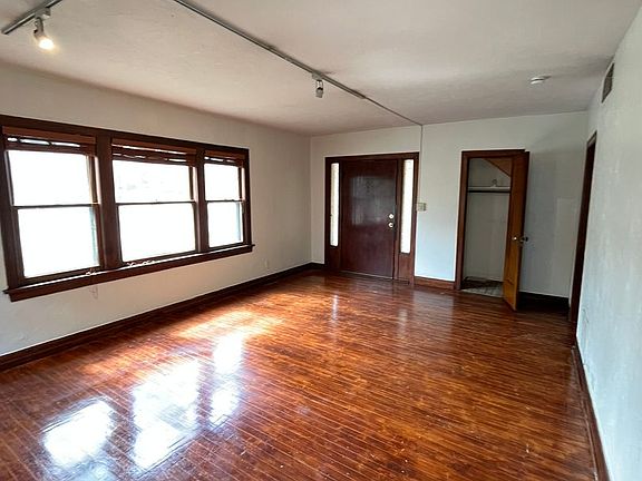 3rd image of 1414 N Drexel Blvd