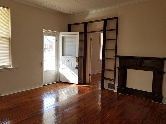3rd image of 1921 McLaran Ave