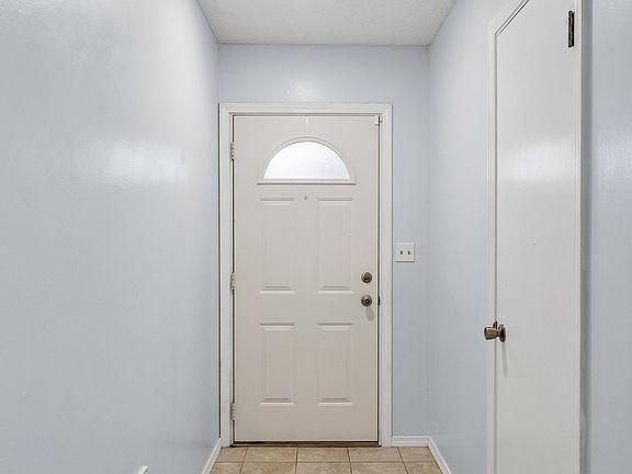 3rd image of 213 S Silver Dr