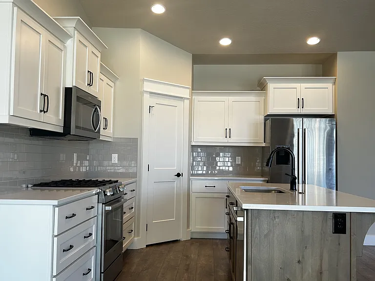 3440 E Girdner Dr — Photo 7