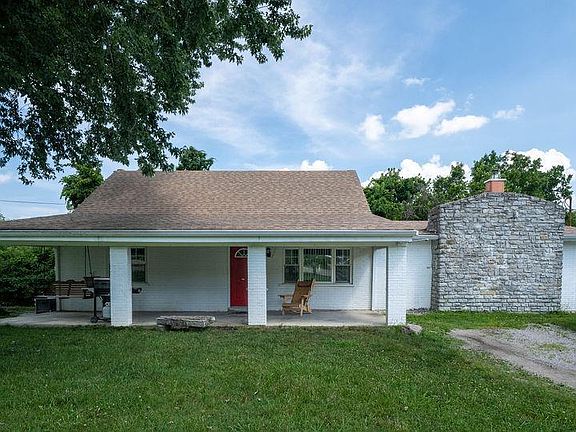 2nd image of 3036 Fiddlers Green Rd