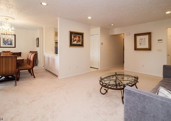 5th image of 15 Perkins Dr