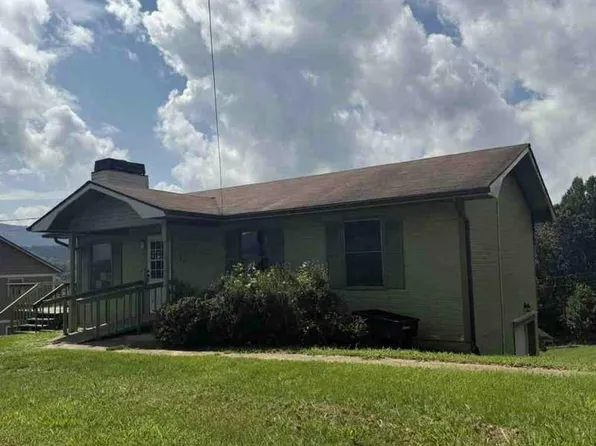 20 Essex Pl, Clyde, NC 28721