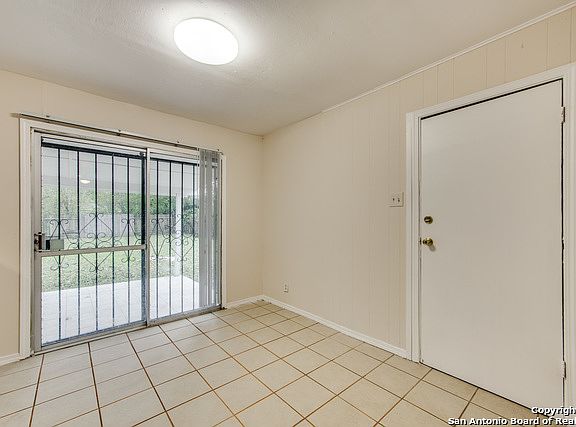4th image of 1607 Lone Oak Ave