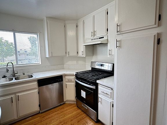 5th image of 1221 Stanley Ave #201