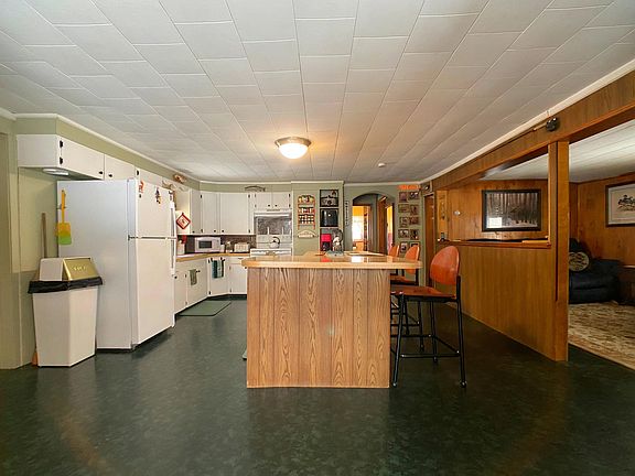 4th image of 426 Martin Road