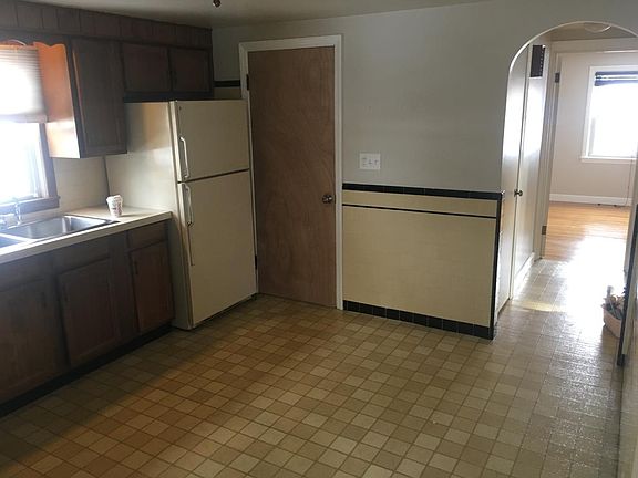 4th image of 41 Dickinson Ave #2