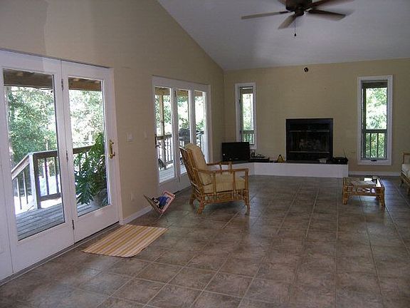 4th image of 423 Bull Creek Dr