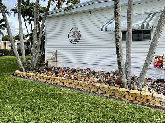 3rd image of 1824 SW 85th Avenue