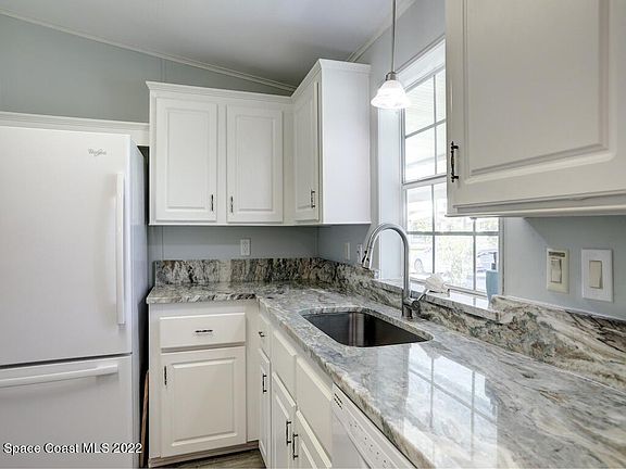 4th image of 1047 Barefoot Cir