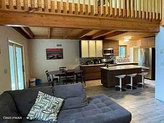 2nd image of 300 Parkwood Dr