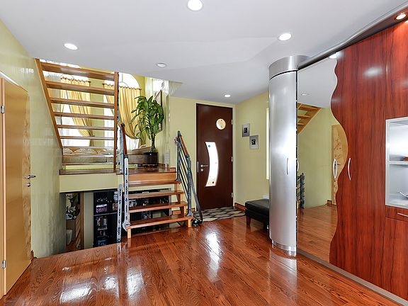 3rd image of Whitman Dr
