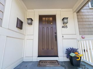 403 Hunnewell St #403, Needham Heights, MA 02494