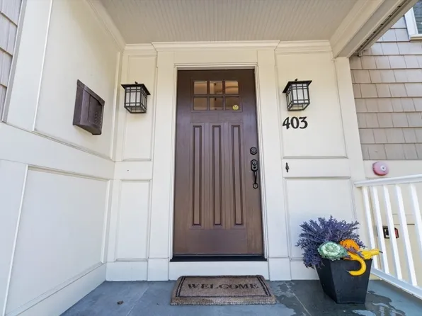 403 Hunnewell St #403, Needham Heights, MA 02494