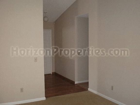 (5) : 7132 Parkvale Way Citrus Heights, CA