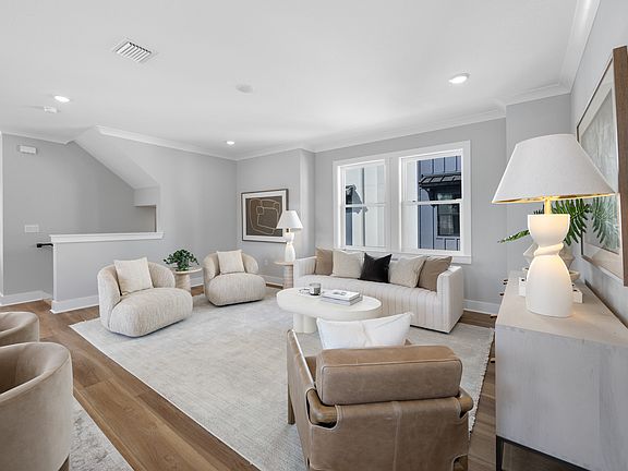 Oversized Windows w Lots of Natural Light