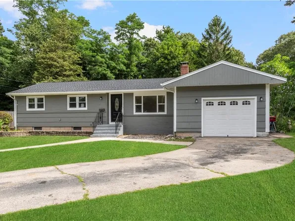 237 Shamrock Dr, Warwick, RI 02886