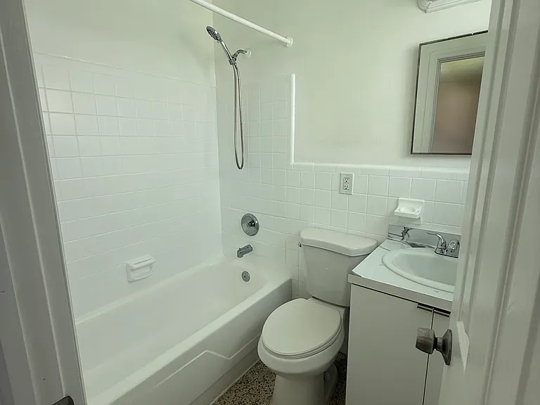 1040 W 28th St #2 — Photo 9