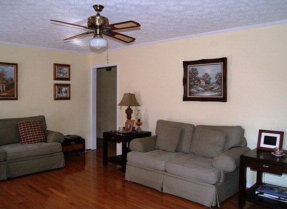 3rd image of 1836 Meadow Wood Dr