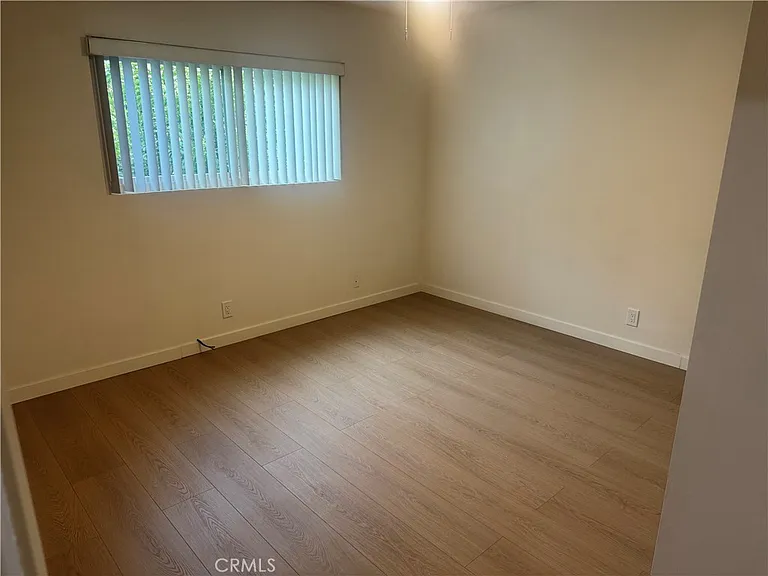 1041 Bennett Ave — Photo 4
