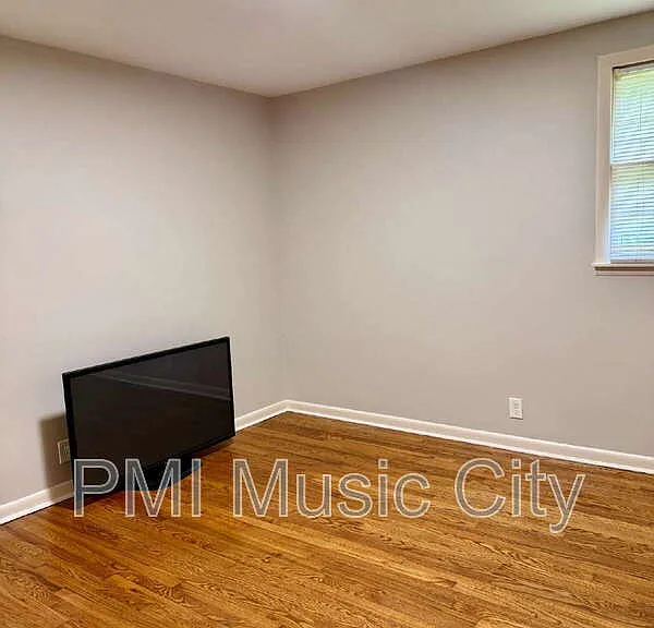 322 Arrington St — Photo 10