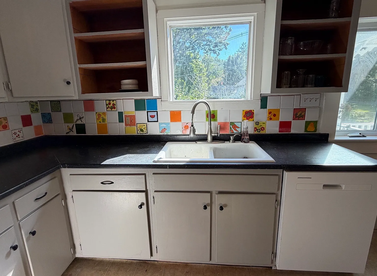 3 bed, 1000 sqft, $2,300 — Photo 3