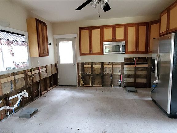 5th image of 902 2nd Ave NW