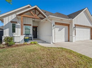10809 NW 27th St, Yukon, OK 73099