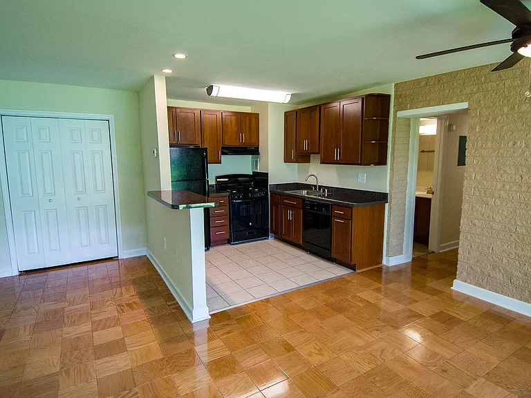 Heritage Park Apartments — Photo 52