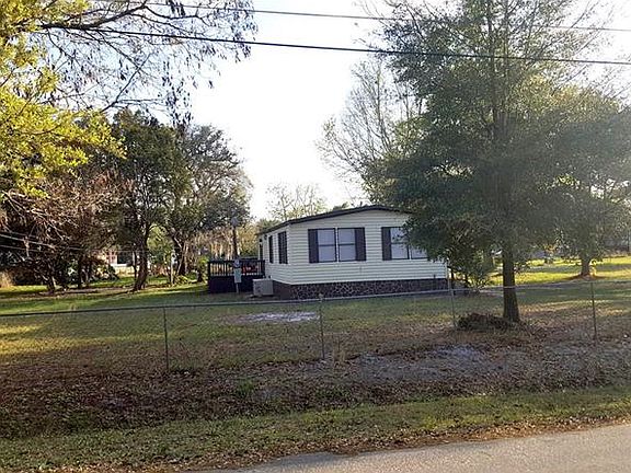 3rd image of 15600 Vienna Dr