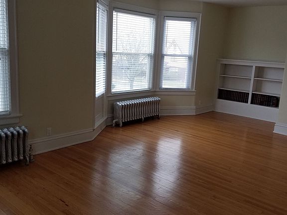 4th image of 3272-74 N Hackett Ave