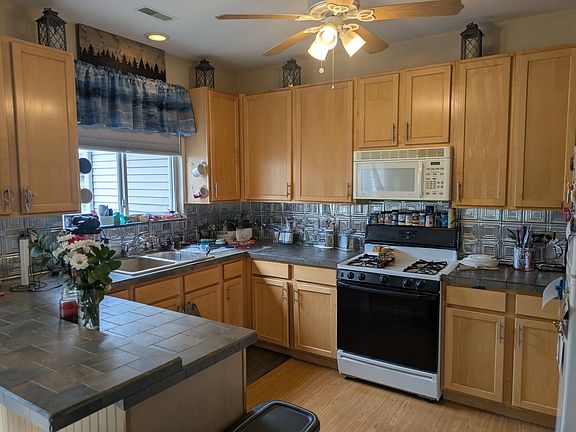 3rd image of 751 Cherry Creek Dr