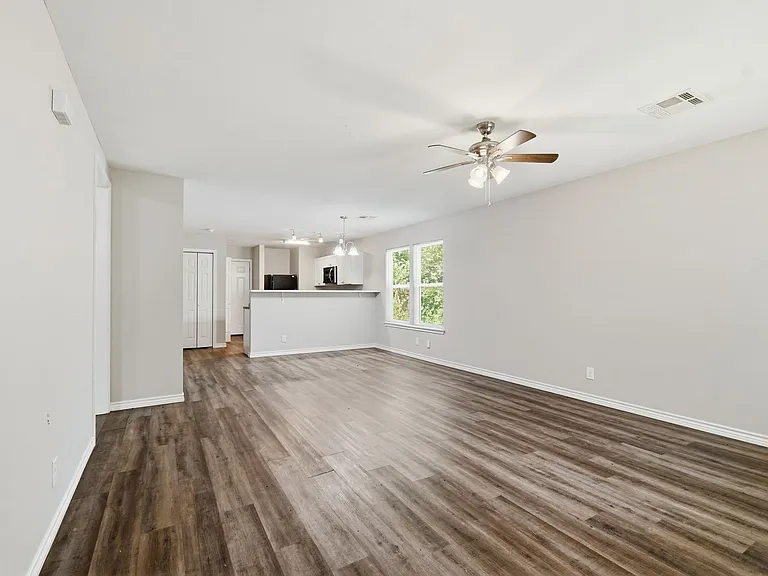 808 N Franklin Ave — Photo 3