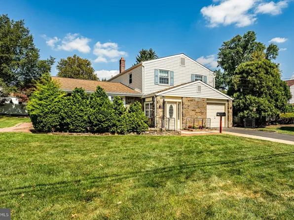 537 Evergreen Ln, Lafayette Hill, PA 19444