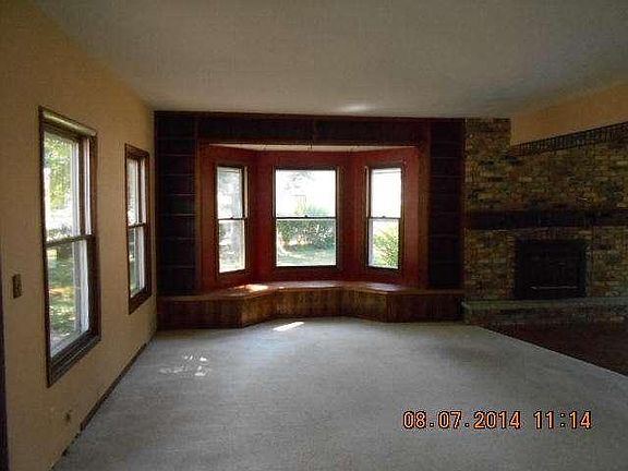 4th image of 412 N Clark St